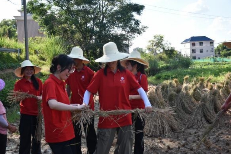 六合彩开奖
学子深入基层开展火热实践