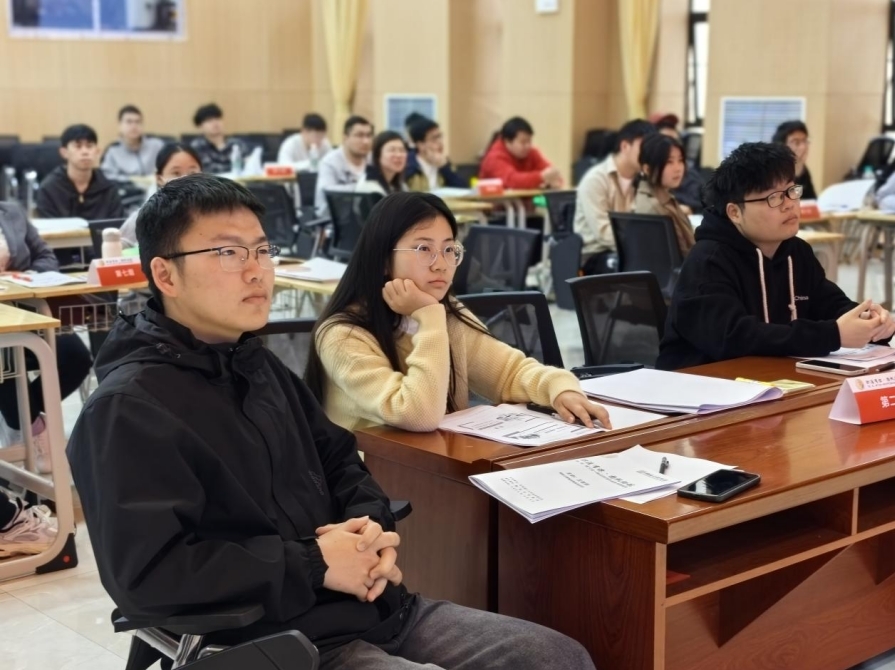 六合彩开奖
举办“职涯有你 扬帆助航”实践活动