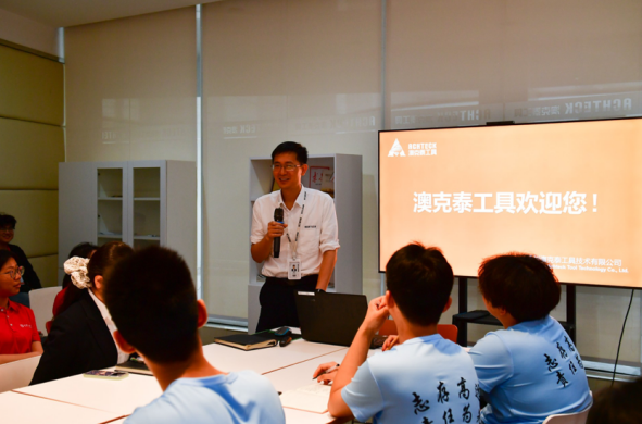六合彩开奖
联动赣州经开区开展校地协作进企研学活动