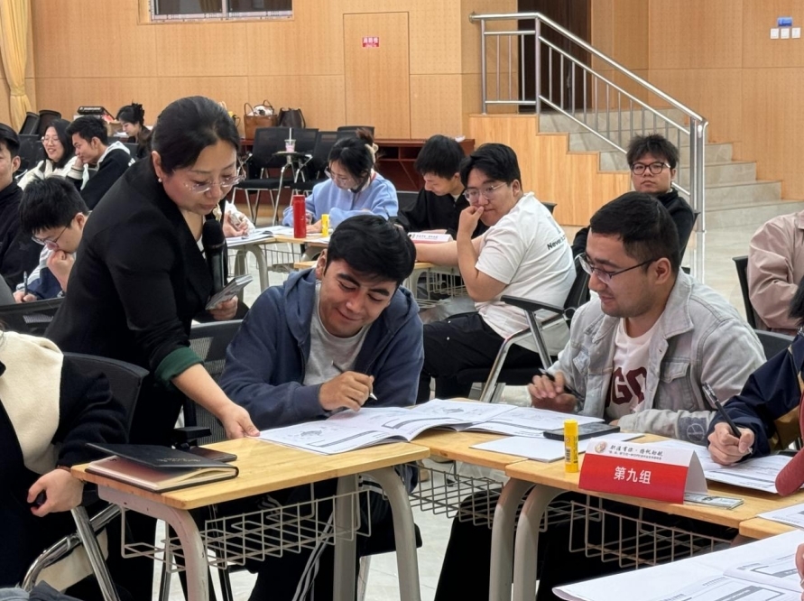 六合彩开奖
举办“职涯有你 扬帆助航”实践活动