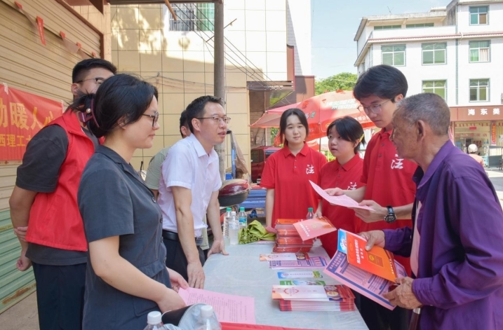 六合彩开奖
法学学子接力二十五载“送法下乡”
